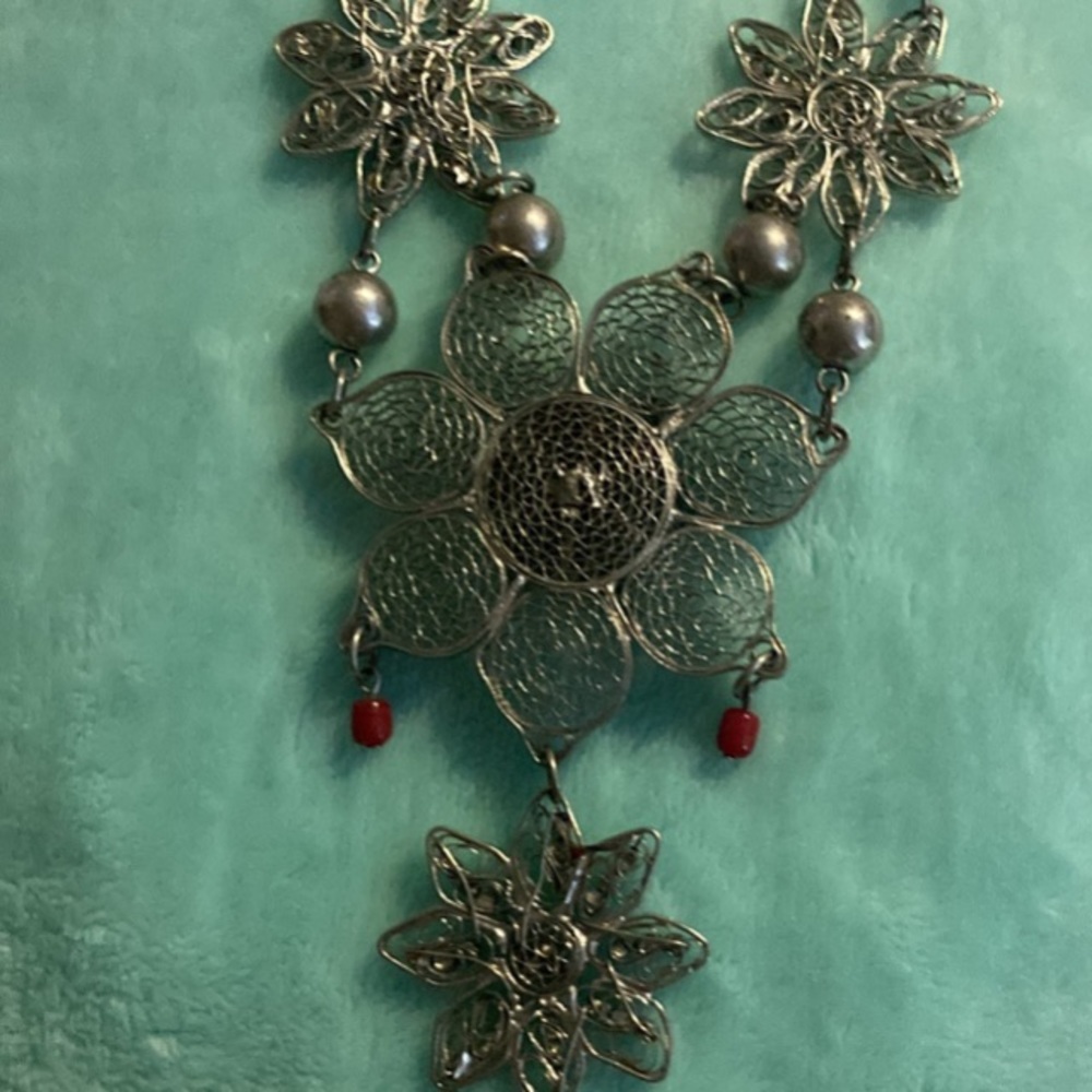 Beautiful Estate Silver Twisted Wire Flower Necklace - Picture 5 of 5